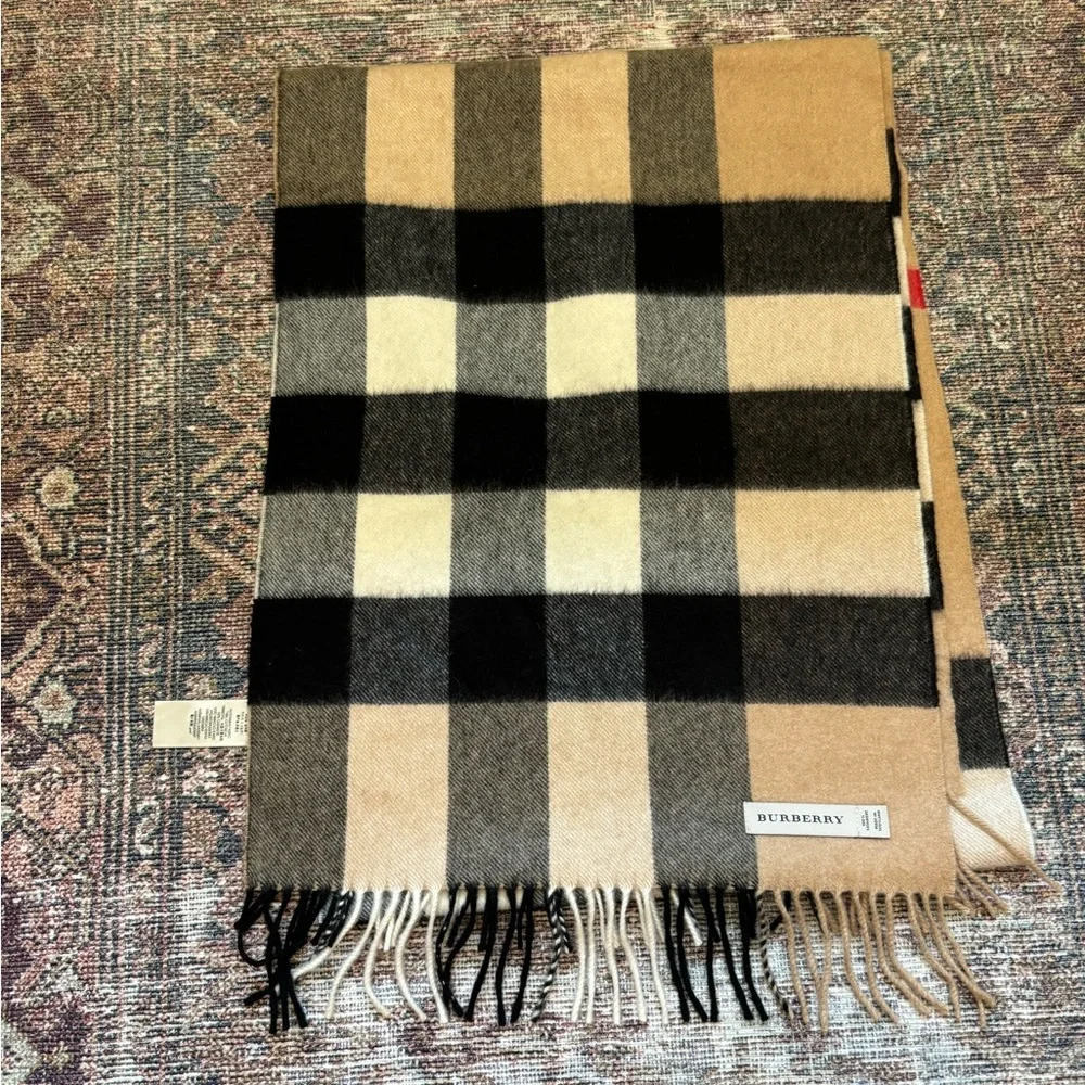 AUTHENTIC BURBERRY SCARF‎